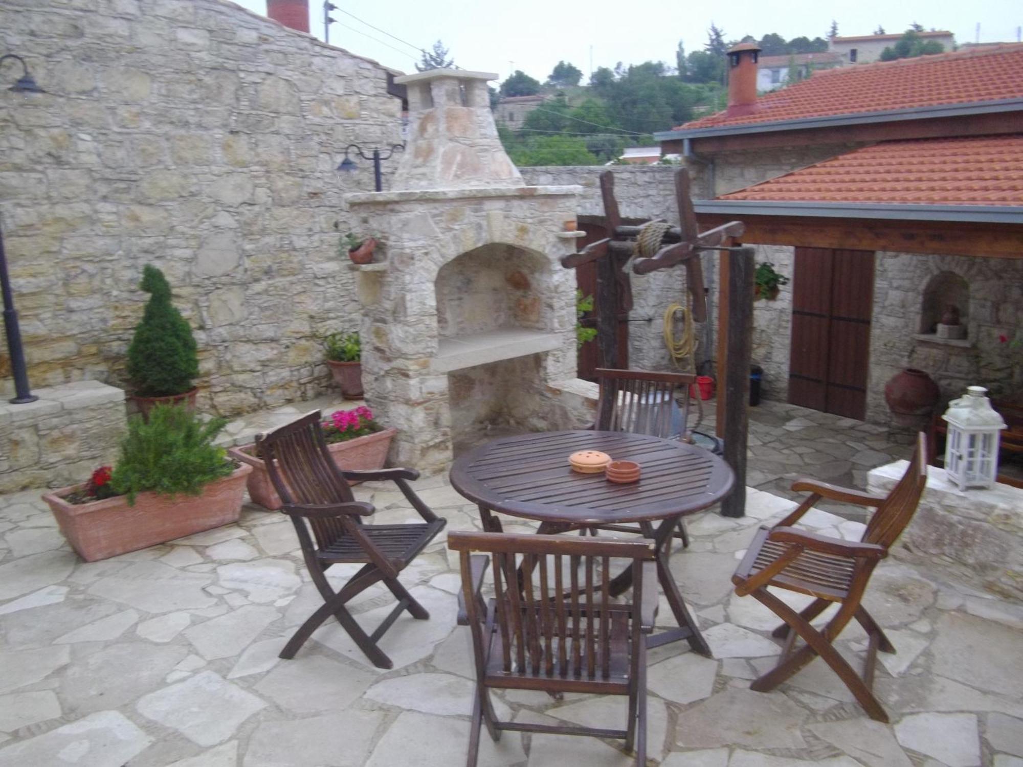 Xenios Cottages Lofou Quarto foto